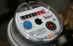 Compteur d'eau. C'est souvent le seul témoin d'une fuite d'eau invisible.